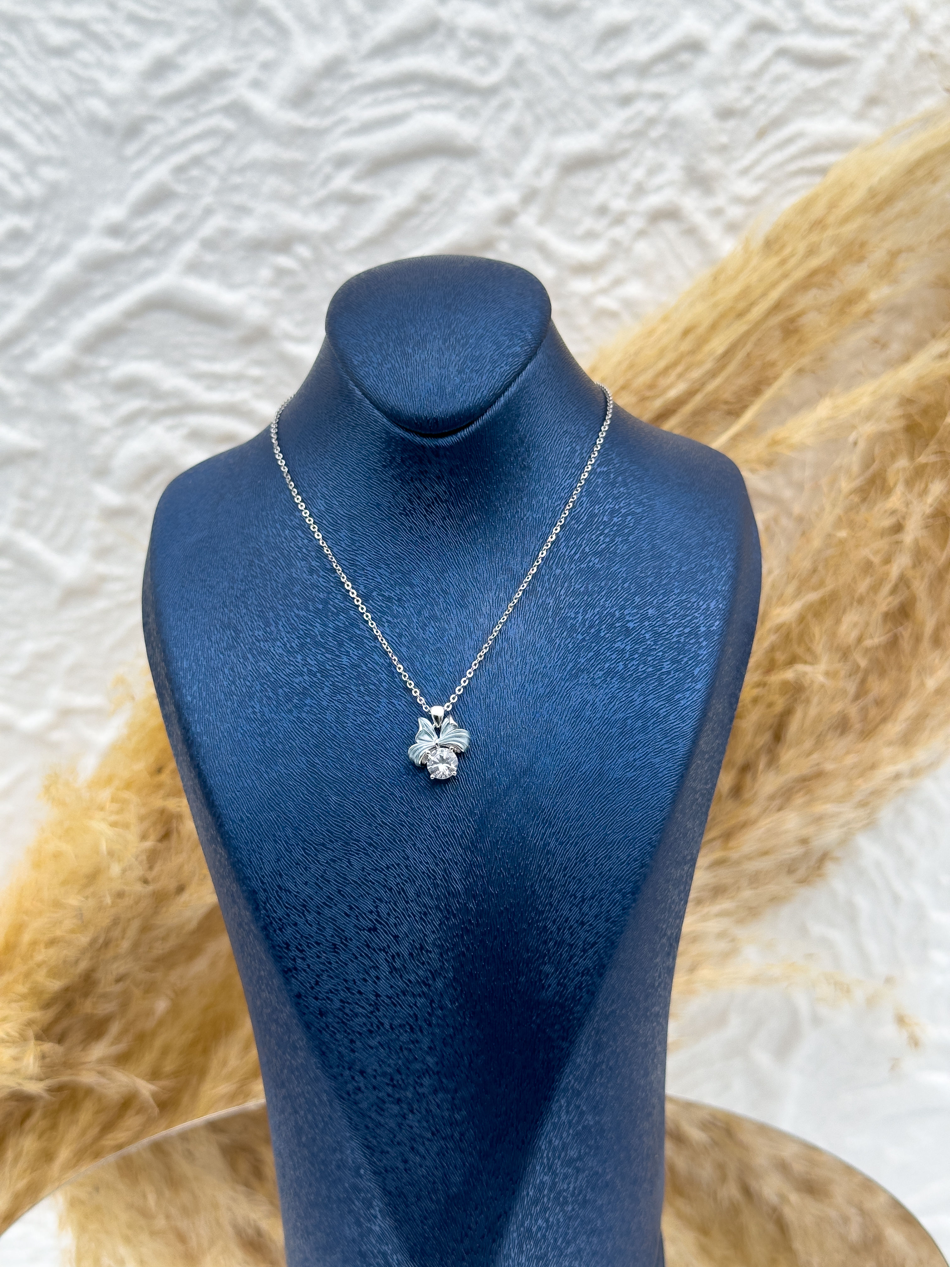 925 Ayar Gümüş Mavi Sedef Taşlı Tektaş Kolye – Günlük & Özel Gün Takısı